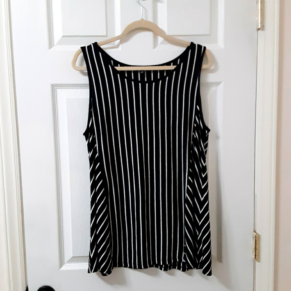 Cable & Gauge Size XL Black & White Striped Top